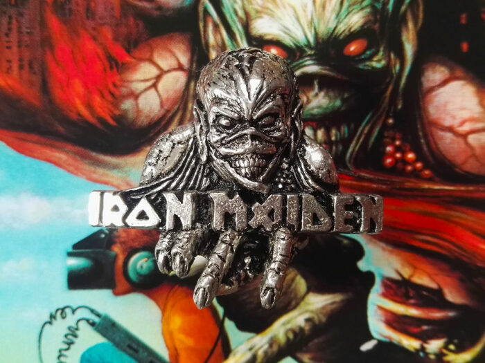 Iron Maiden Virtual XI Pin Badge Alchemy 1998 England Front